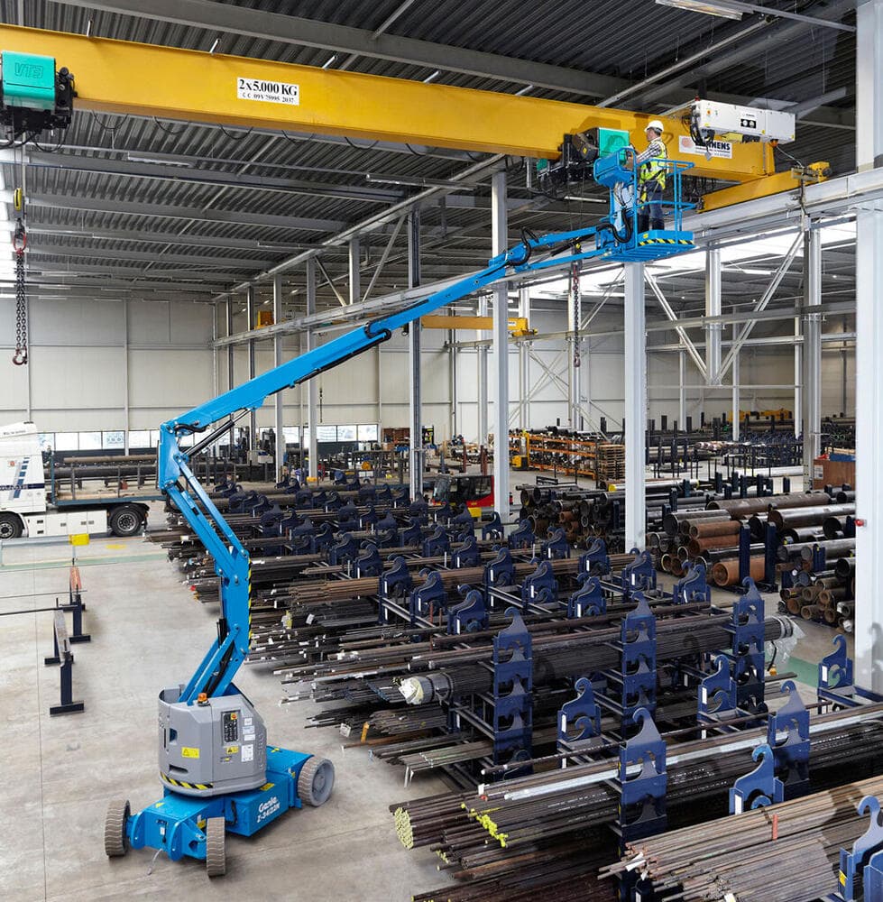 Plataforma articulada Genie Z-34/22N en operación